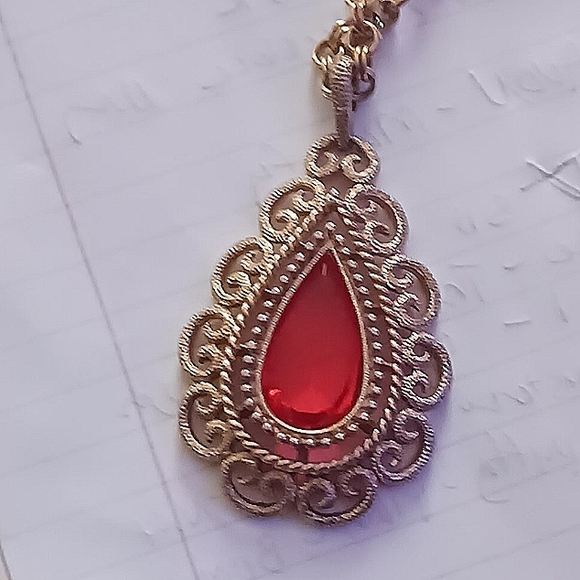 Vintage Avon Gold Tone Necklace with Teardrop Orange Glass Pendant - Picture 1 of 8